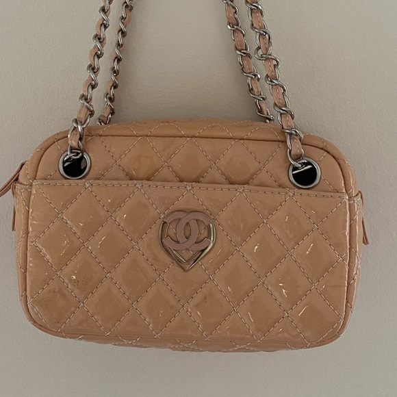 Authentic Chanel Beige Quilted Patent Leather Valentine Collection Camera bag - Picture 3 of 16
